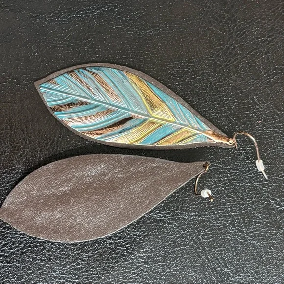 π₯2/$24 or 3/$30π₯ Boho Style Jade, Brown, and Gold Dangling Leaf Earrings. NWT - Picture 3 of 5